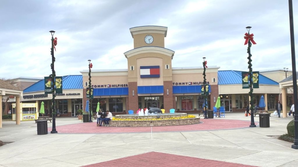 Fountain at Tanger Outlets 501