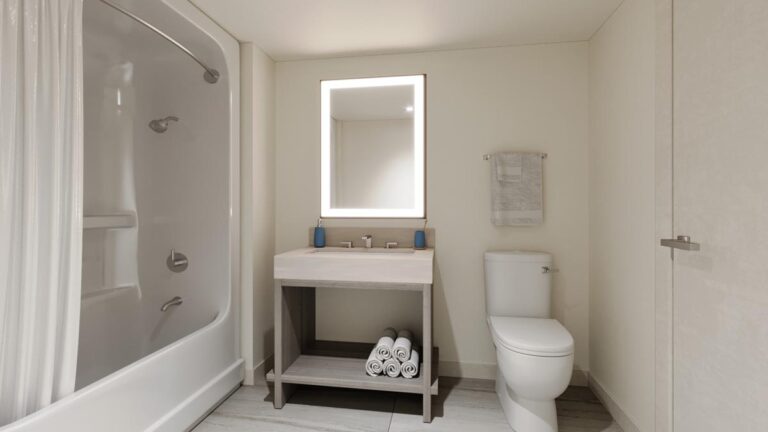 Oceanfront 2 Bedroom Condo Rendering - Bathroom