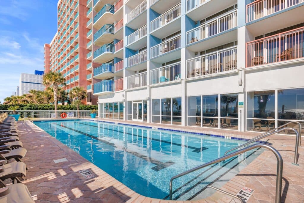 Paradise Resort - Oceanfront Outdoor Pool