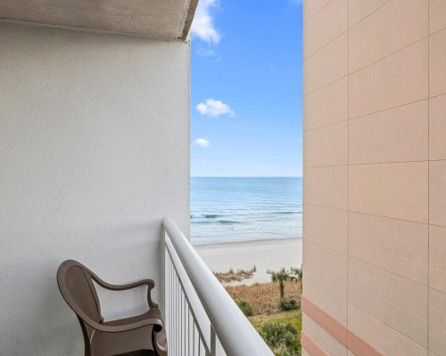 paradise-resort-partial-oceanview-king-room-02-balcony