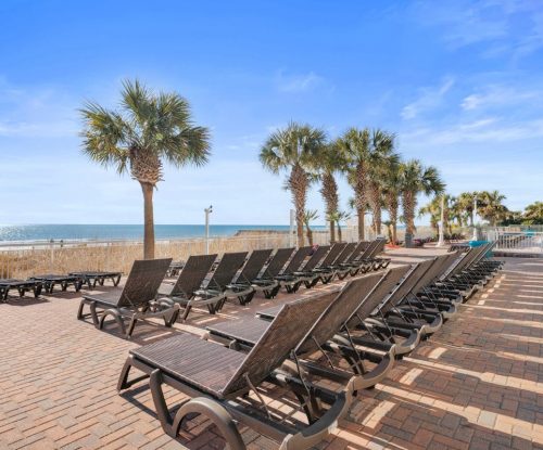 Paradise Resort - Oceanfront Pool Deck