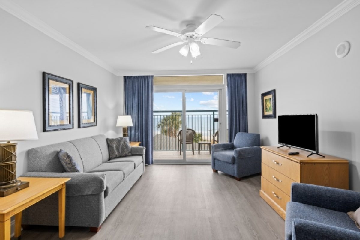 paradiseoceanfront3bedroomunit102livingroom2