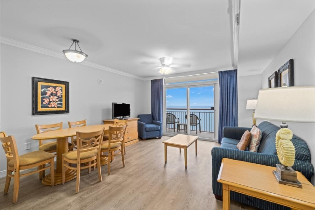 paradiseresortoceanfrontdeluxecondo180401livingroom